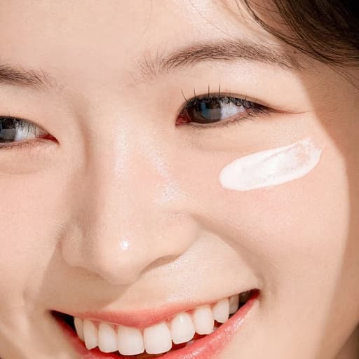 واقي شمس المهدئ بتأثير التون أب SPF50 - من جولي اور 50 مل